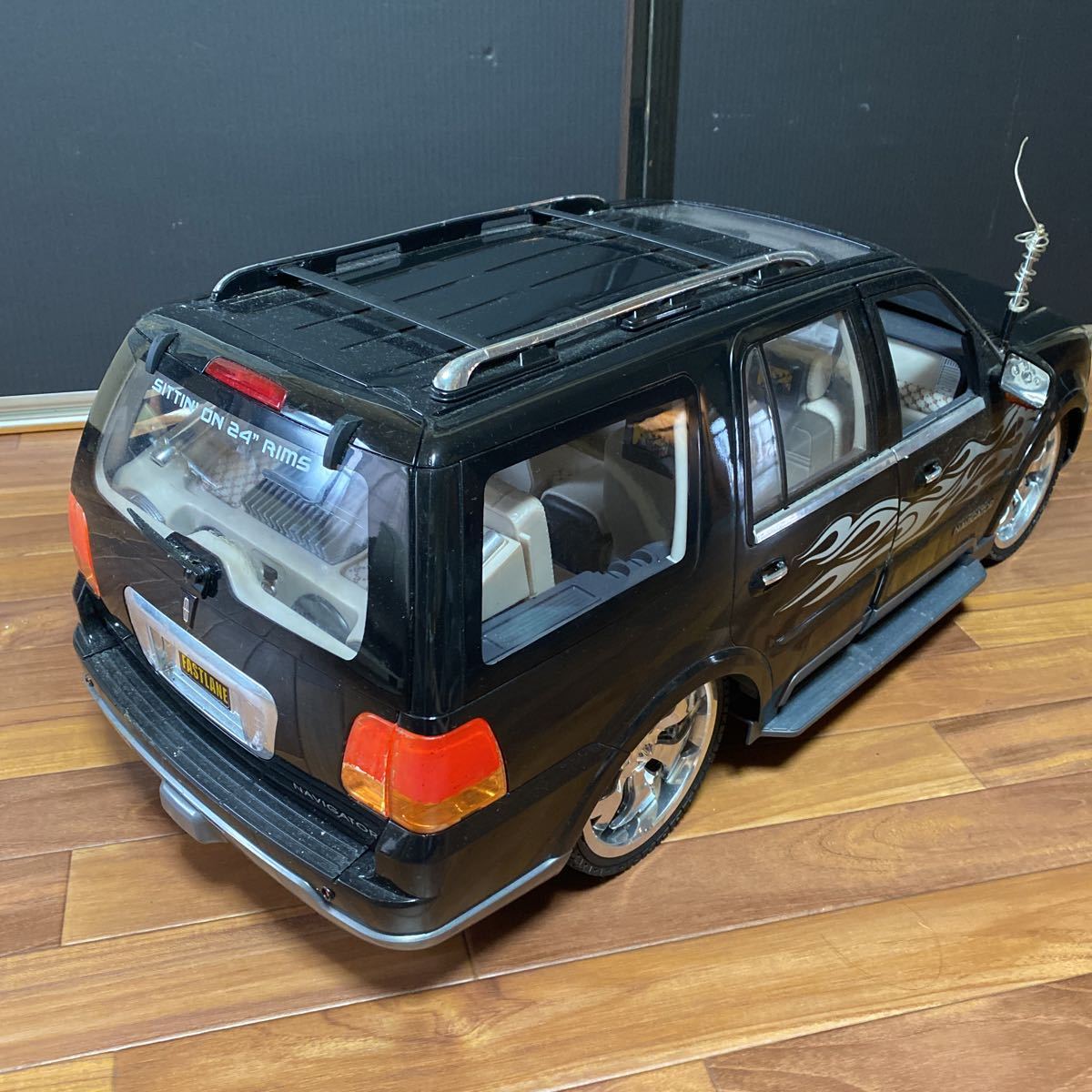 FAST LANE 1/6 リンカーン ナビゲーター ラジコン FMラジオ付き