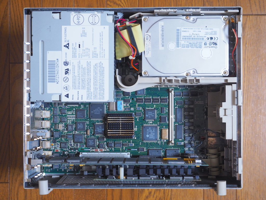 Apple Macintosh Quadra700 新品内蔵電池 動作品 本体 Apple Macintosh Quadra700 新品内蔵電池 動作品