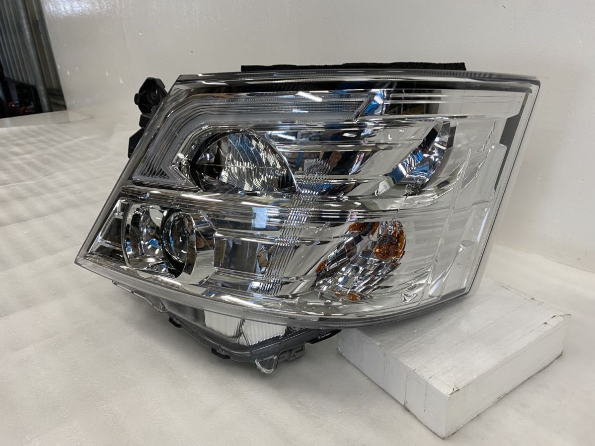 4J23 【美品】 キャラバン NV350 E26 後期 純正 LED ヘッド