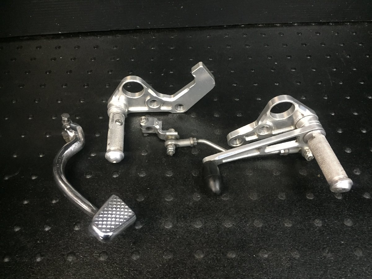 SR400 1JR タンデムステップ/サイレンサーステー取付ボルト C65B06