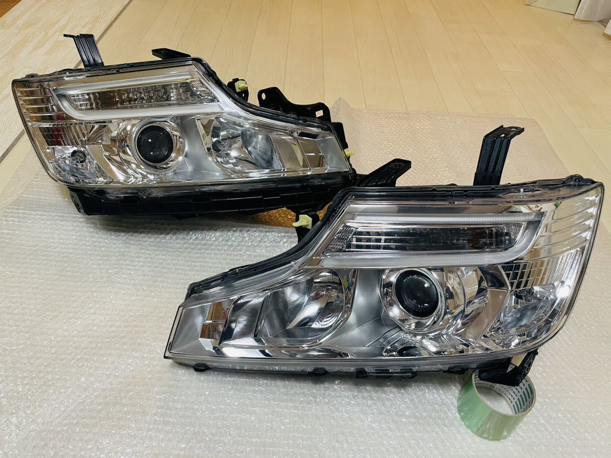 ホンダ ステップワゴン スパーダRK5 後期 左右ヘッドライト