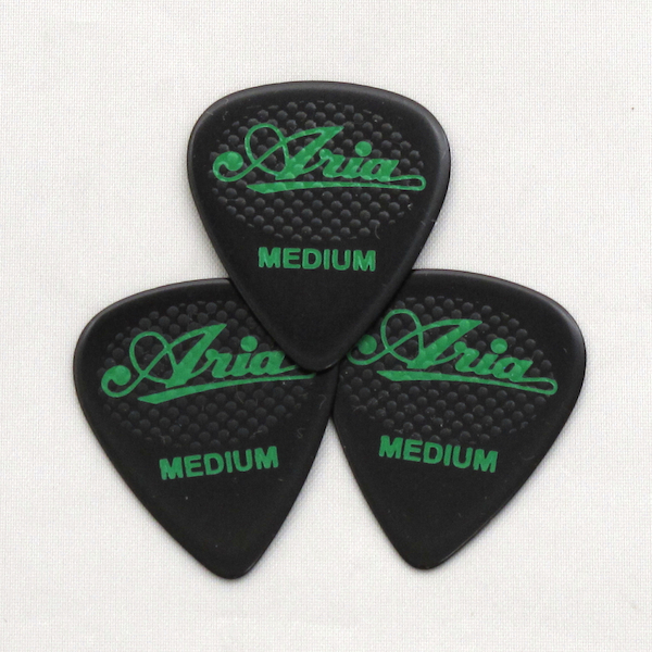 【未使用】新品 ギターピック3枚セット ラバーグリップ スタンダードシェイプ 黒 MEDUIM/0.75mm セルロース Ariaの落札情報