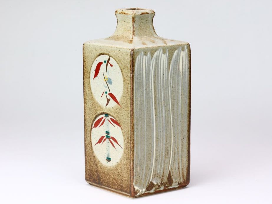 益子『明石庄作』刷毛目鉄絵花紋角瓶 益子『明石庄作』刷毛目鉄絵花紋角瓶 - メルカリ