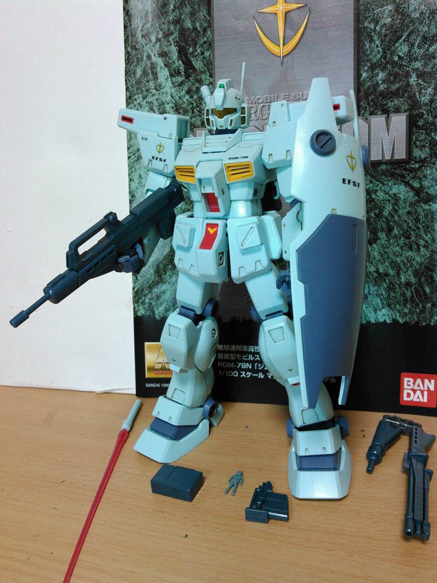 ガンプラ MG RGM-79N ジムカスタム 完成品 【 ジャンク 】（RGM-79N 