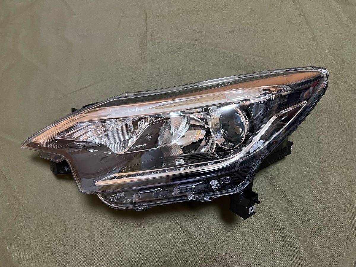 E12ノート後期左側ヘッドライトLED美品  美品 日産 ノート E12 後期 左ライト&frasl;左ヘッドライト LED 純正 ICHIKOH