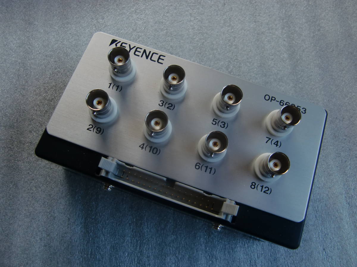 目立った傷や汚れなし】☆KEYENCE キーエンス BNC端子台 OP-66853☆の
