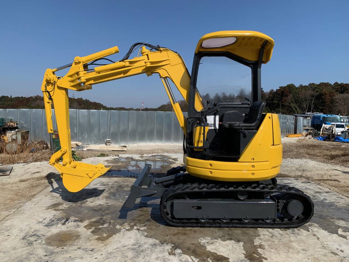 コマツ PC28uu まだまだ現役！快調です！ ユンボ ショベル 2tクラス