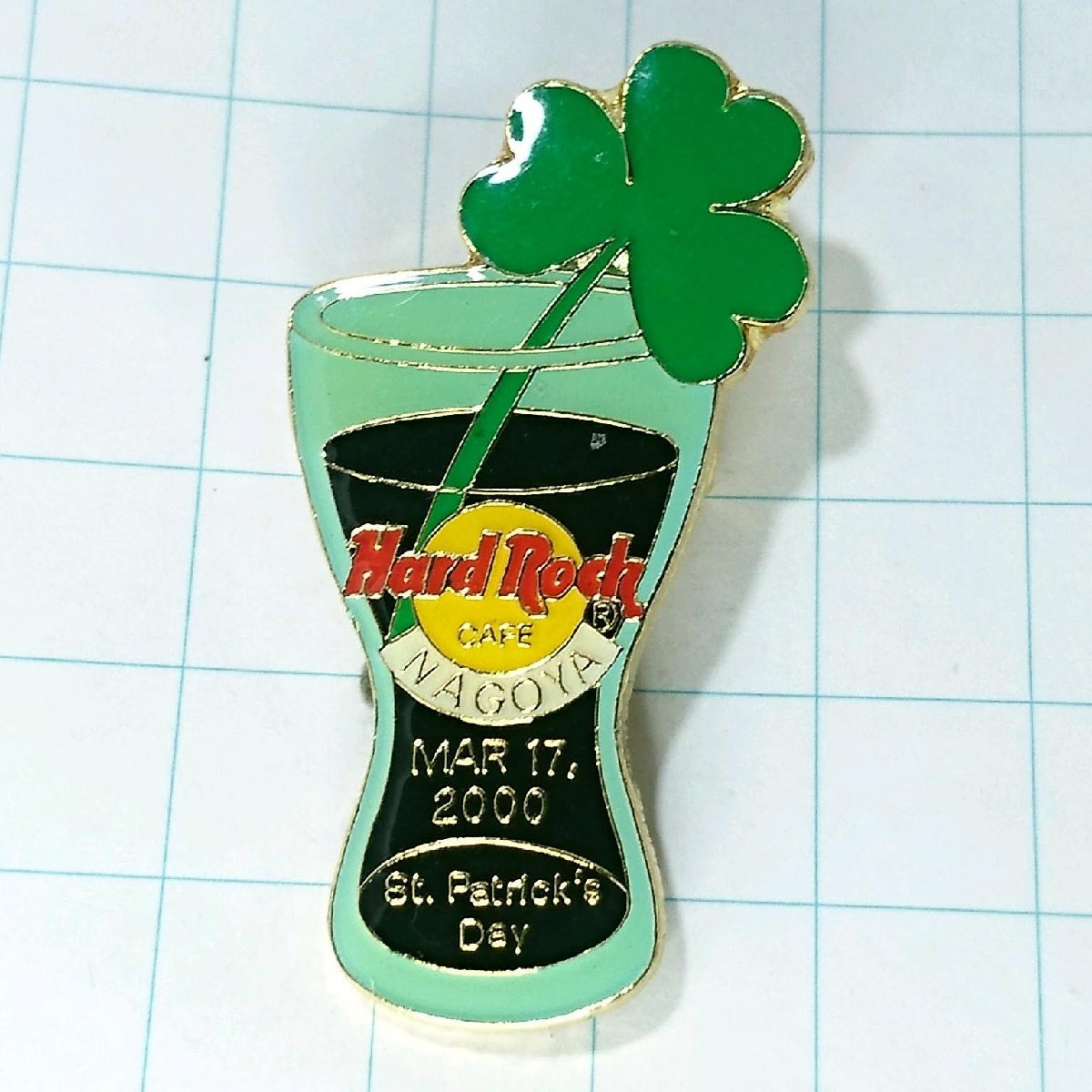 【目立った傷や汚れなし】送料無料)Hard Rock Cafe ドリンクにクローバー ピンバッジ PINS ブローチ ピンズ A15159の