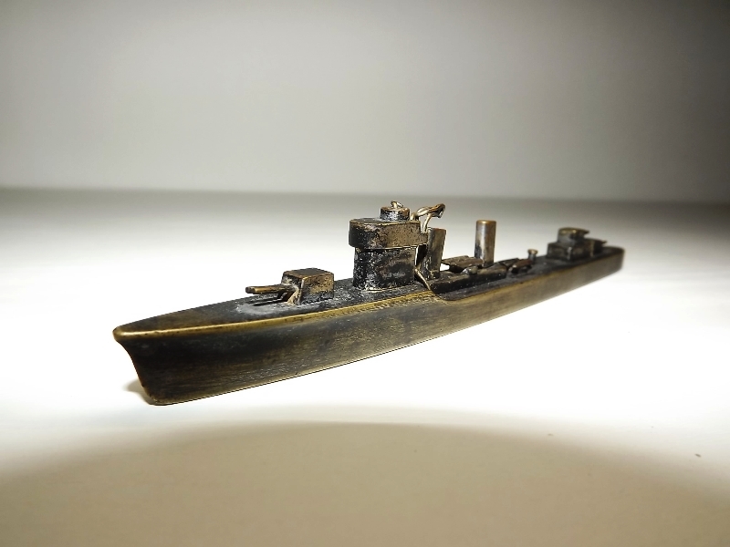 進水記念 軍艦 文鎮 旧日本軍 海軍 重巡洋艦 高雄 戦前