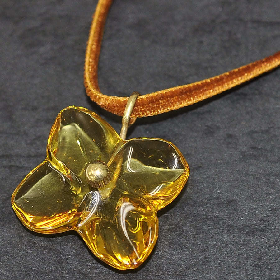 バカラ オルテンシア ワイヤーネックレス Baccarat Hortensia