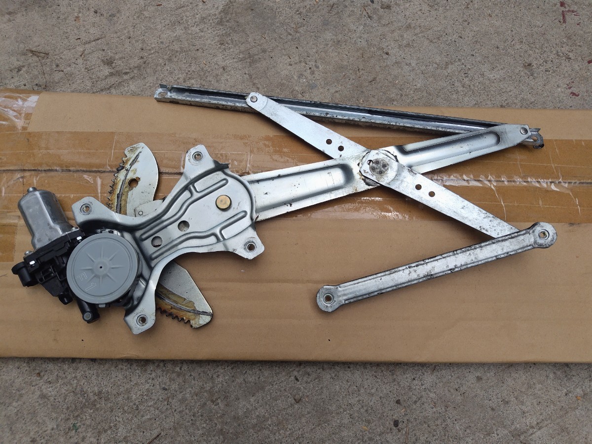 スズキ エブリーV DA17V F助手席ウインドウレギュレーター