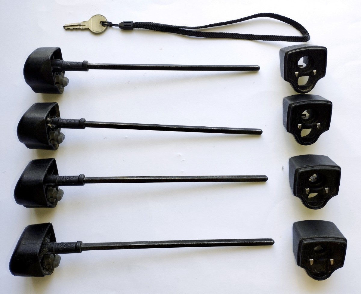 【やや傷や汚れあり】THULEキャリア エンド キャップ 締付けノブ 鍵/キー スクエア バー8532474/8532476 ルーフオン