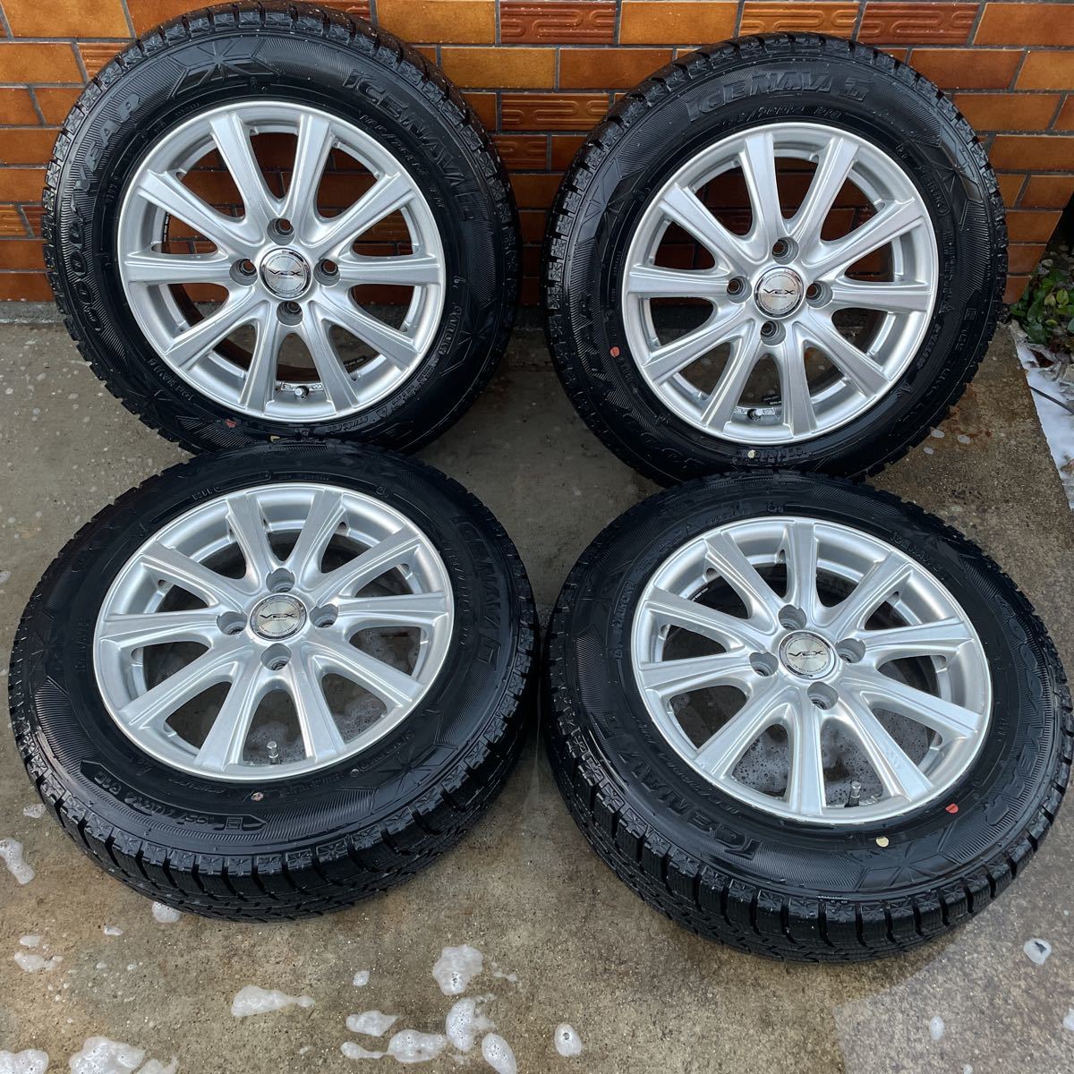 4本セットGOODYEAR スタッドレスタイヤ 165/70R14 ホイール付き