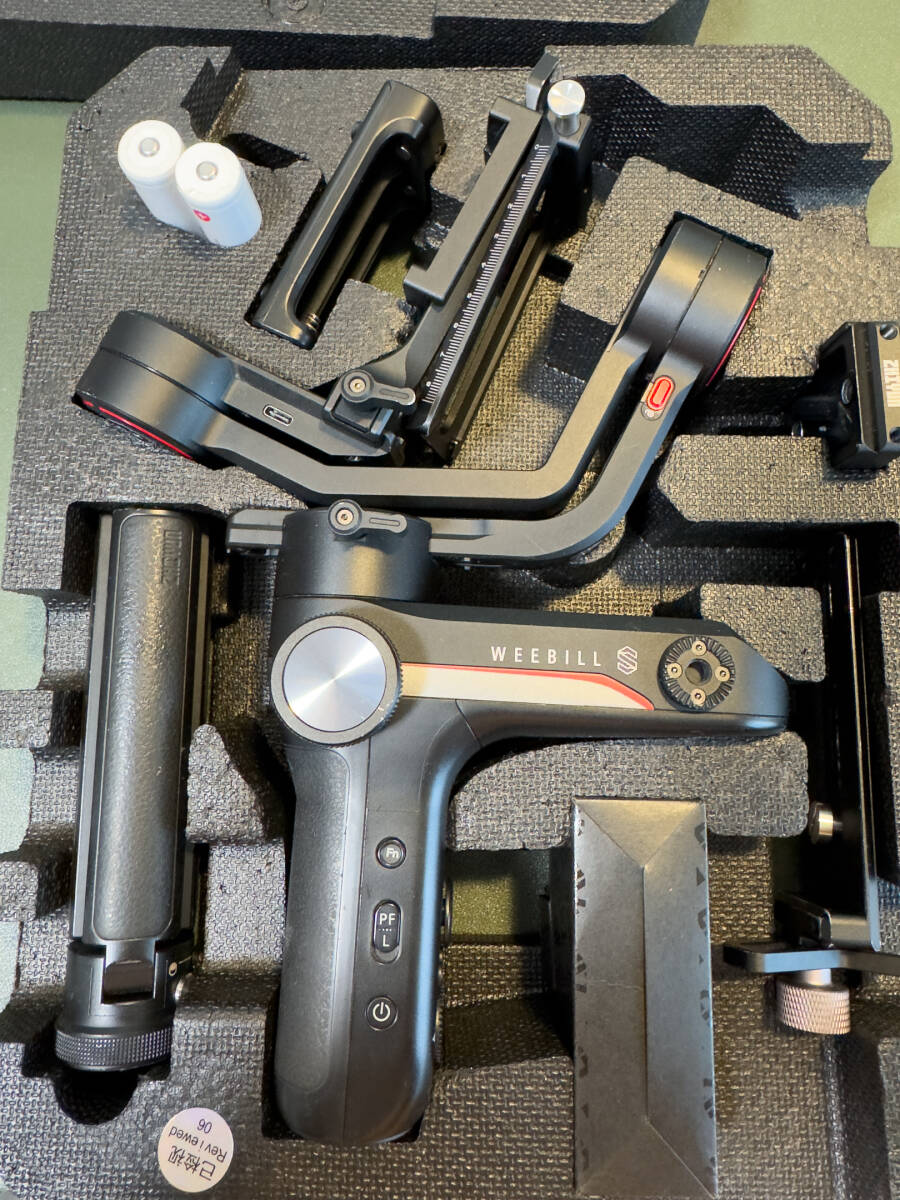 【傷や汚れあり】【ジャンク】Zhiyun Weebill S 3軸カメラ ジンバル スタビライザー Small Rigの補助グリップ付きの落札