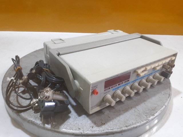 IWATSU 岩通 SG-4104 5MHzファンクションジェネレータ 隣合わせ