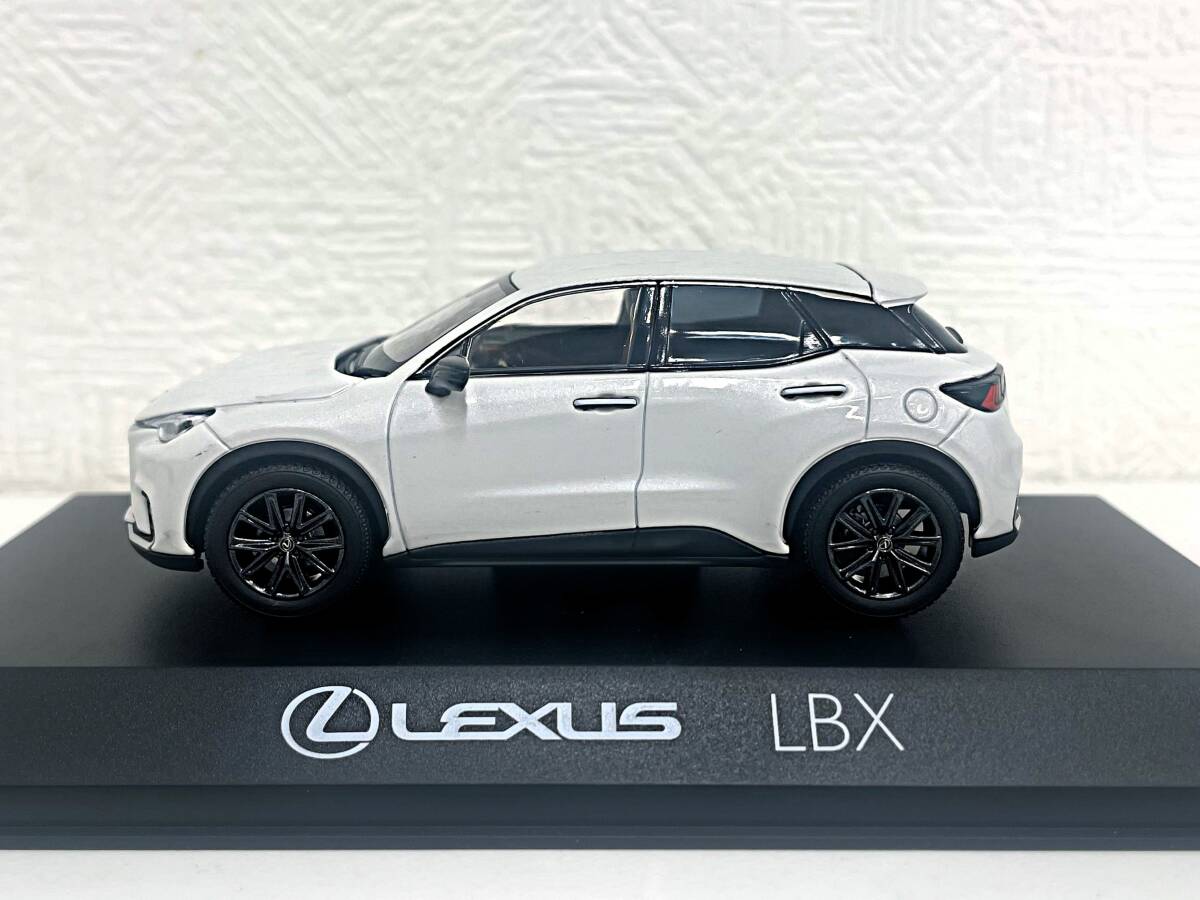 未使用に近い】玩具祭 京商 レクサス LEXUS LBX 1/43 スケール