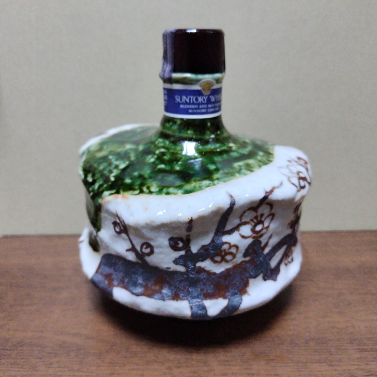 特製ウィスキー　織部梅文沓茶碗形徳利　【箱付き】 特製ウィスキー 織部梅文沓茶碗形徳利 【箱付き】 ◇山河◇未開