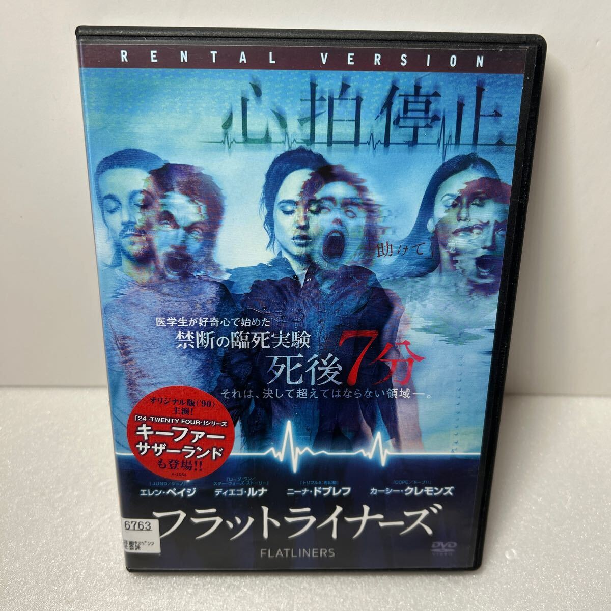 2L判 サイズ127㎜×178㎜】シャーロット・マッキニー☆直筆サイン入り