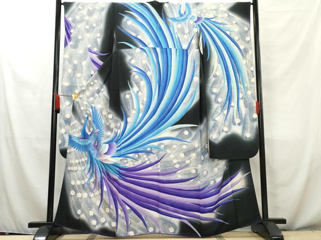 着物ふぁんた▼【紫綬褒章　巨匠　岩田専太郎】 蝶　桜　花びら　金彩　駒刺繍　振袖・襦袢・袋帯セット　逸品　成人式　結婚式 n3931 ■極上逸品振袖■紫綬褒章■巨匠『岩田専太郎』■舞花文、たたき染、小田急扱い