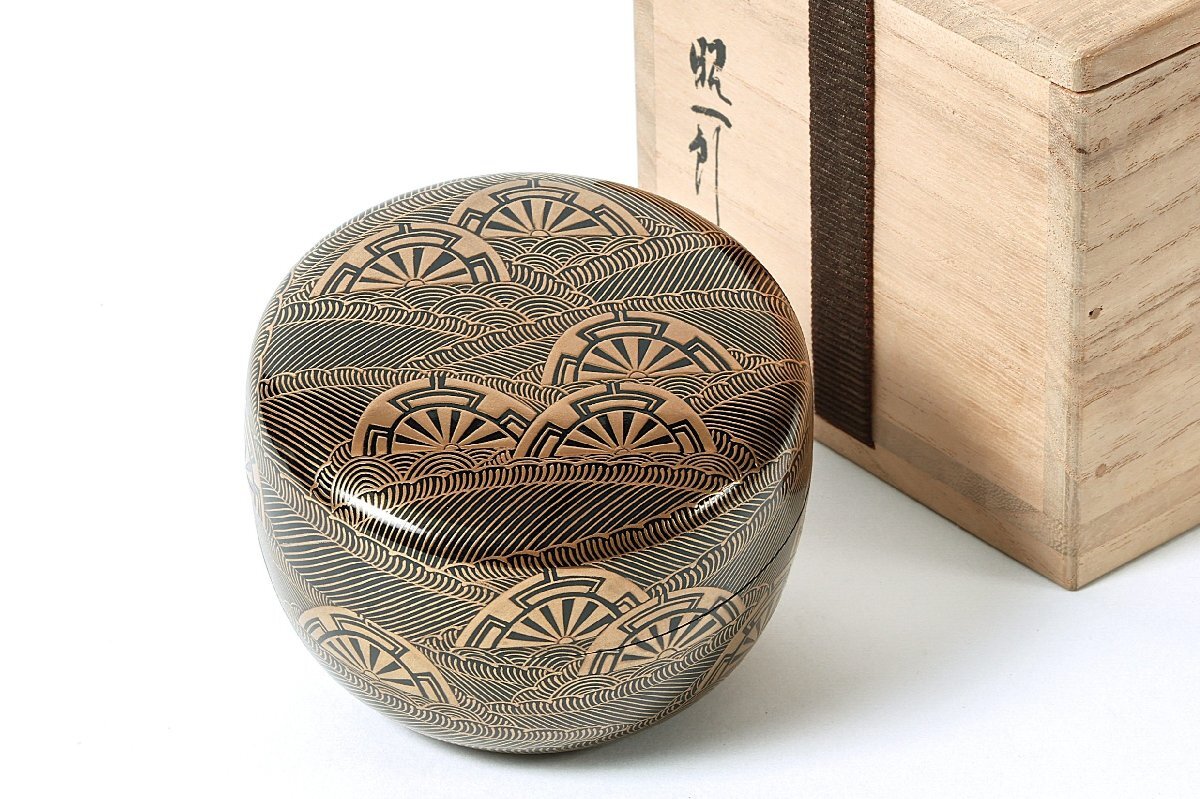 輪島塗　田崎昭一郎作　千鳥蒔絵　内銀溜　平棗　宗信極め箱　D　R3613 都屋】30 田崎昭一郎「輪島塗 雲鶴蒔絵 飾皿」約49㎝ 共箱 木製 色紙