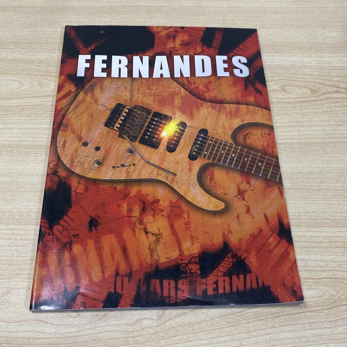 FERNANDES / RAVELLE / ソフトケース付属 / レスポールを継承した変形