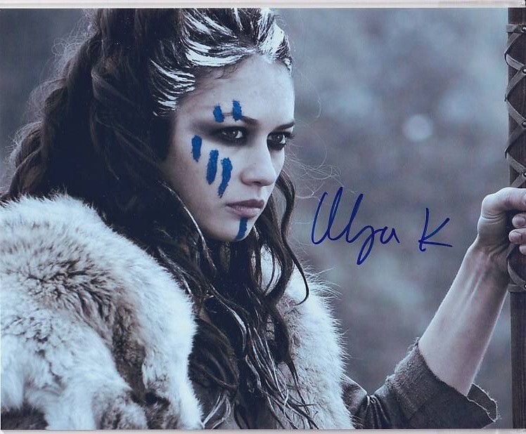 オルガ・キュリレンコ Olga Kurylenko 直筆サイン入り写真 証明書付き