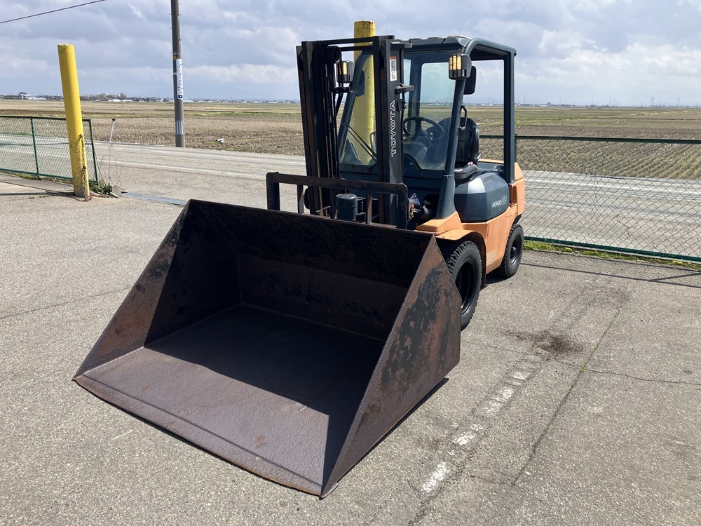中古】フジイ 除雪機 FSR1118DF ディーゼルエンジン 18馬力 年式の割に