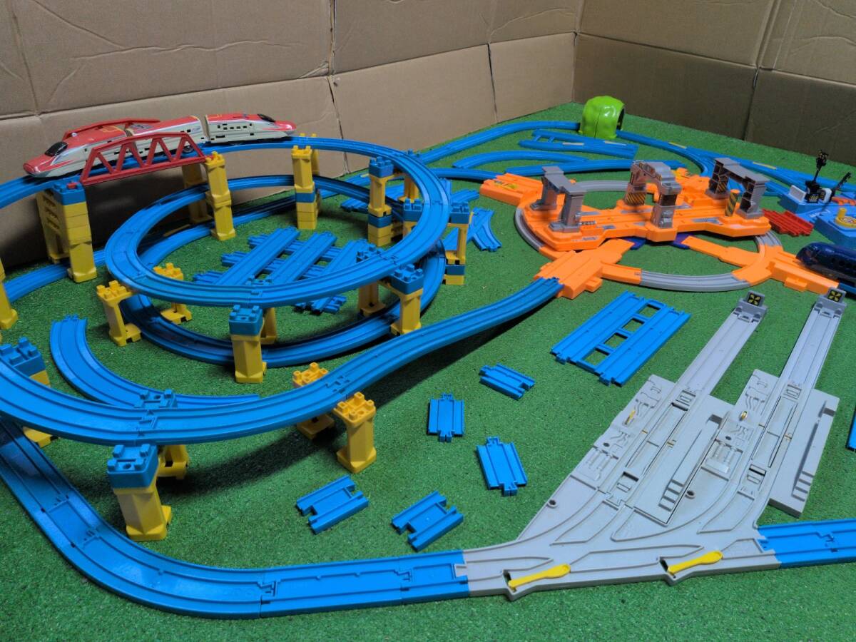 H252 現品限り プラレール 大量 トーマス 超特大カラフルレイアウト