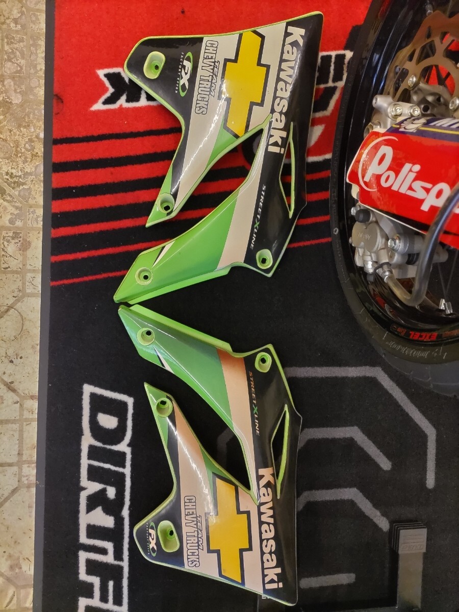 KLX300Rガソリンタンク燃料タンク シュラウド付きKLX250 Dトラッカー