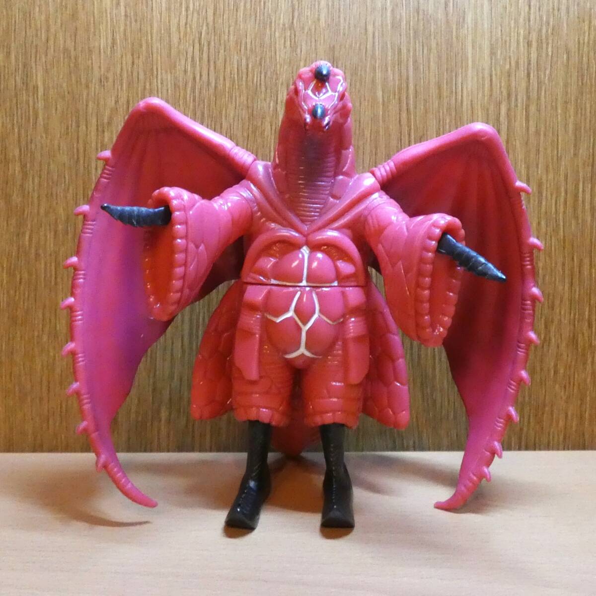 ウルトラマンソフビ パワードドラコ リペイント完成品の落札情報詳細