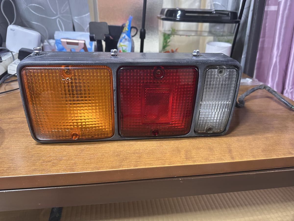 三菱ふそう 純正品 リア テールランプ 12V 左右セット☆ML250081