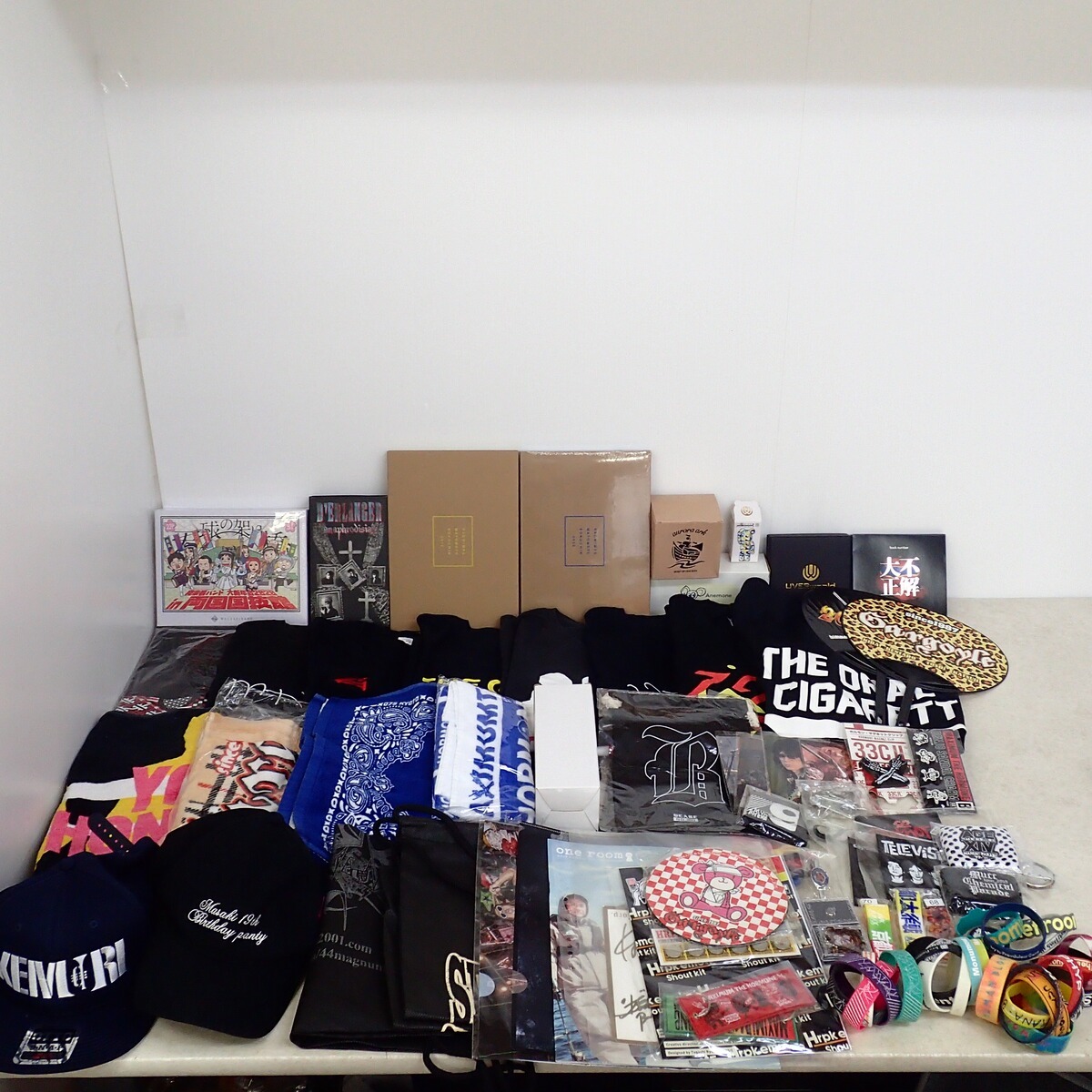 新品】BUMP OF CHICKEN 歴代 リストバンド 15個セット 携帯ストラップ