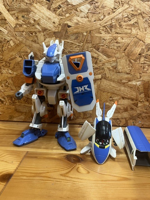 TOMY 電光超特急ヒカリアン『電光超変形 ライトニングガルーダ』トミー