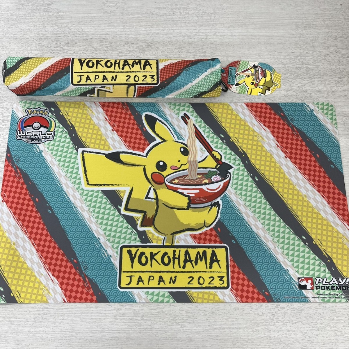 新品】ポケカ 海外 大会 限定 ピカチュウ&ゼクロム プレイマットの落札
