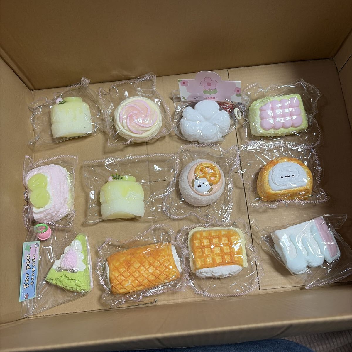新品】スクイーズ ぷるぷる豆腐 ごろっと果物ゼリーのびーるお餅セット
