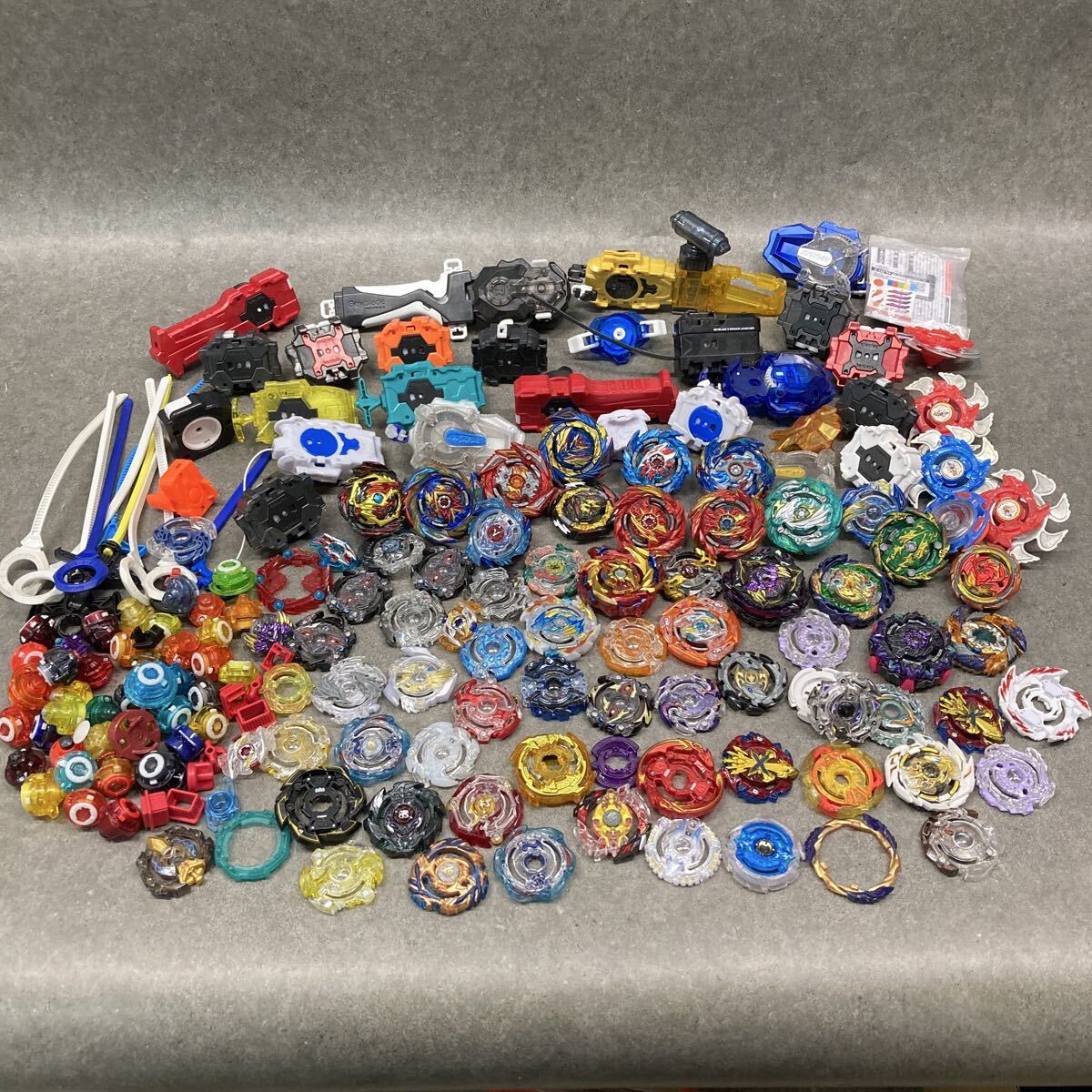 新品】ベイブレードバースト アトミック アトミックドライバー