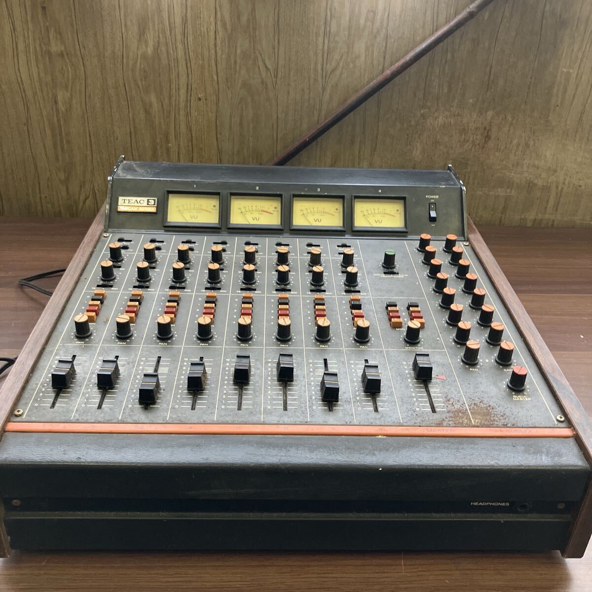 TEAC TASCAM MODEL 5 オーディオミキサー 通電確認 ジャンク TEAC