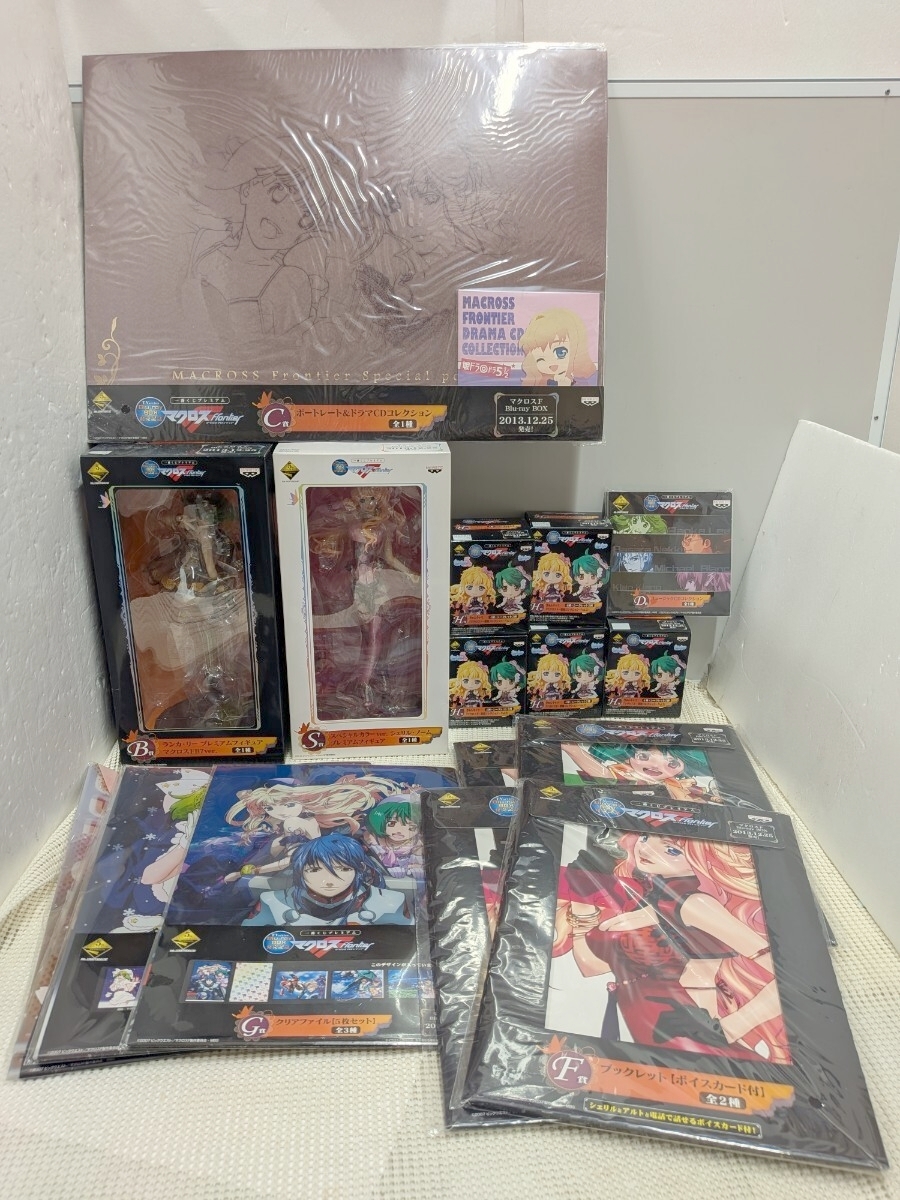 新品】Crusade プレイマット マクロスF ランカ・リー シェリル・ノーム