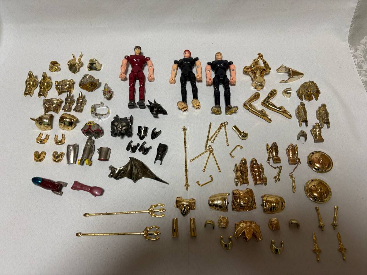 ジャンク品】聖闘士星矢 セイントセイヤ まるかく缶バッジ 缶バッジ