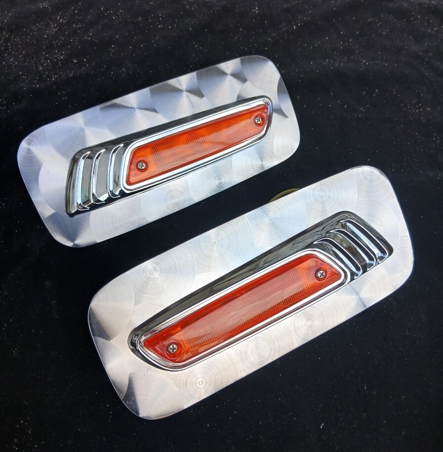 新品】日産 UD クオン ドアメッキ ローレルウィンカー デコトラ ウロコ