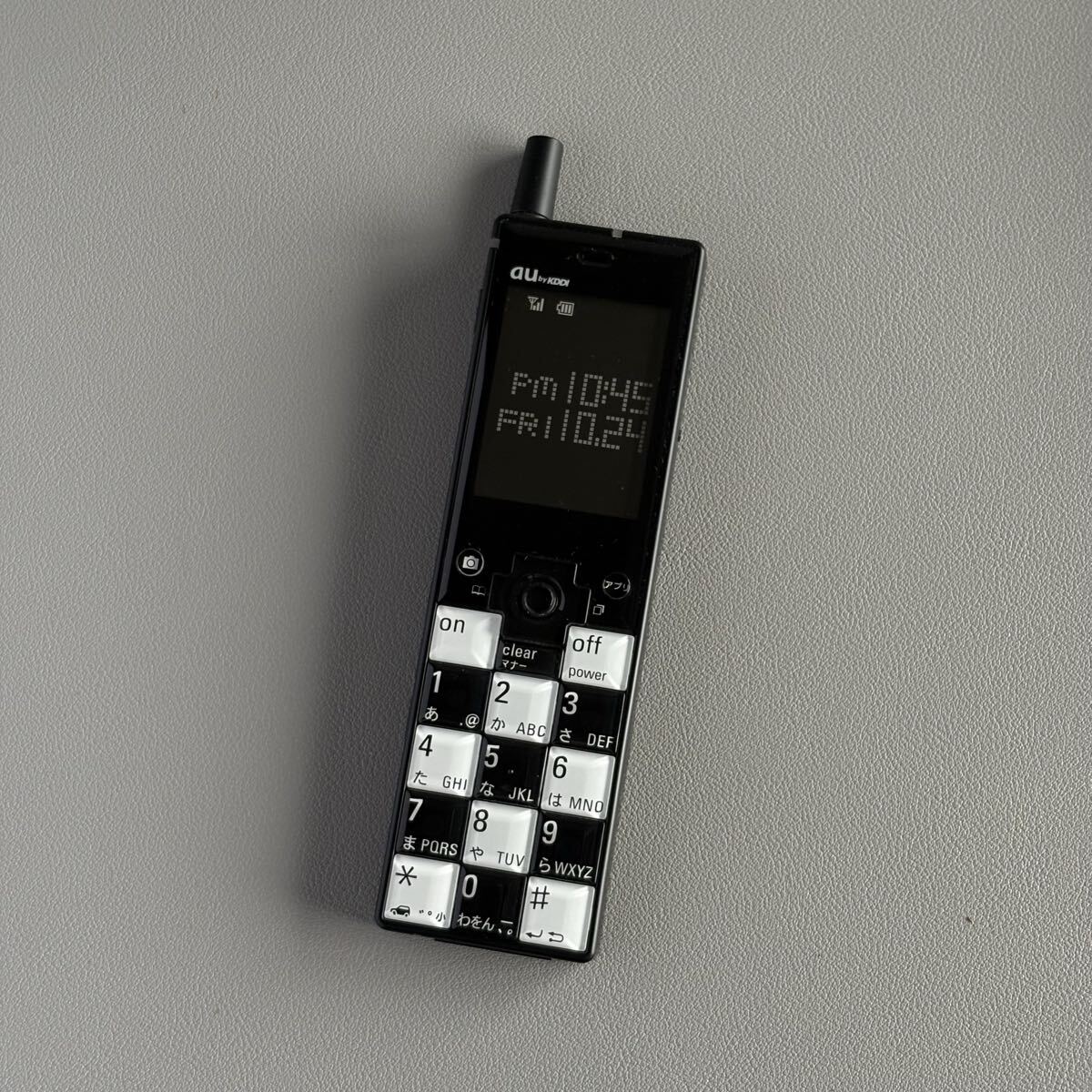 中古】きれい AU IIDA INFOBAR ICHIMATSU MOMA 初代モデル チェッカー