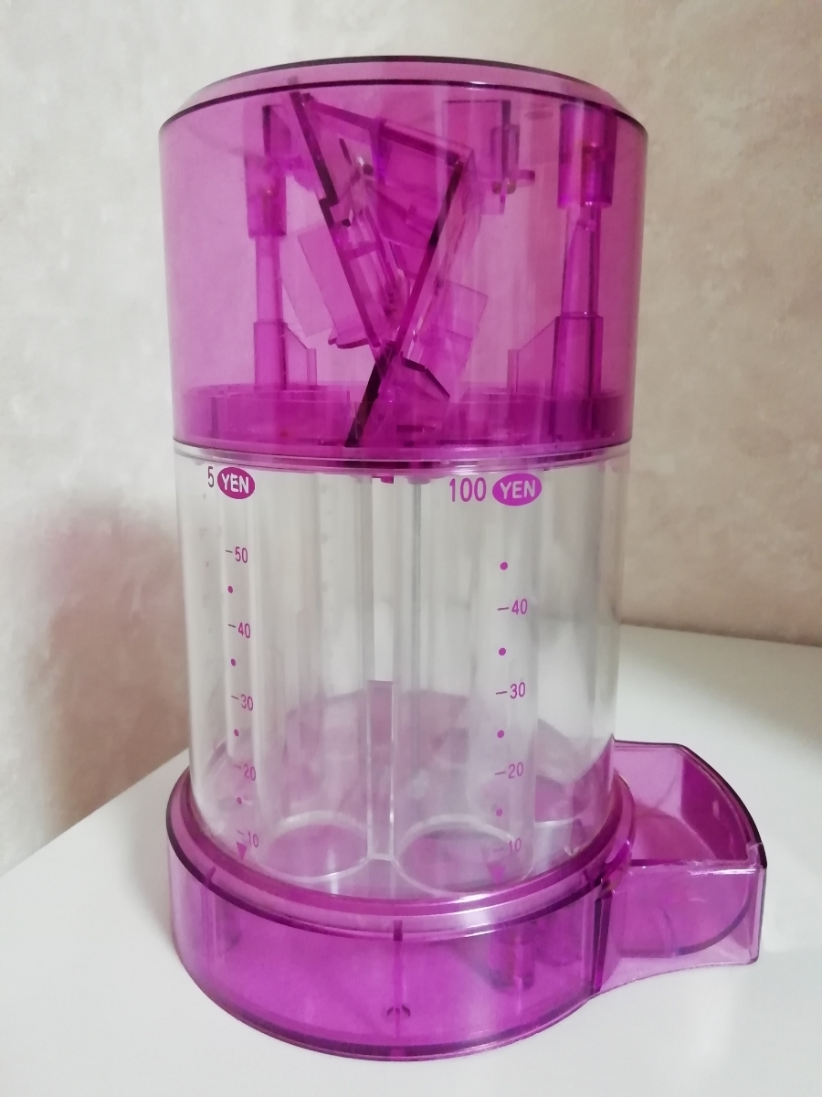 銭別銀行とりだし君 貯金箱 硬貨の自動選別機能つき。小さいのに