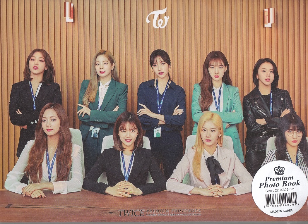 新品】☆New！□TWICE/トゥワイス□プレミアム写真集【大】②☆韓国
