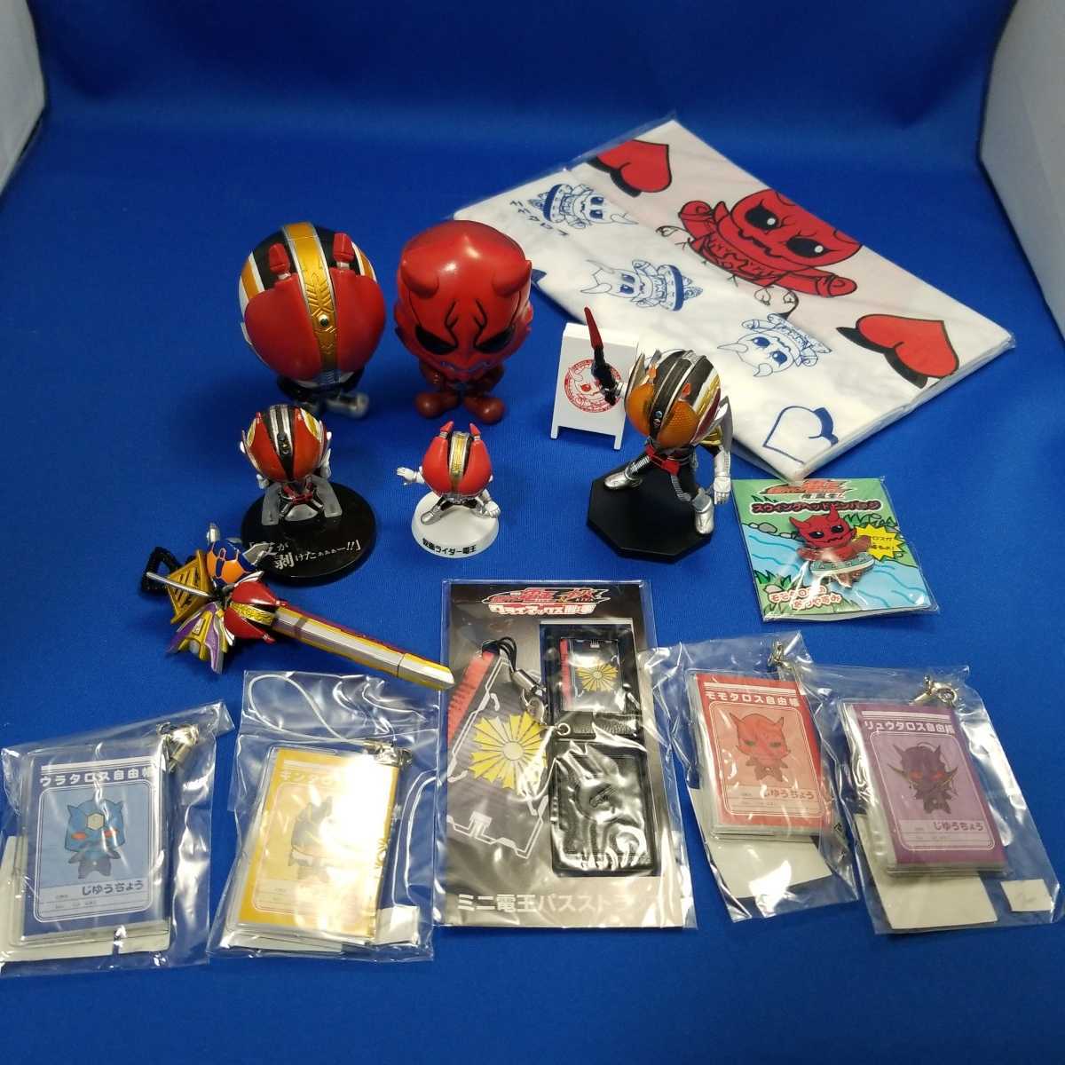 送料無料 仮面ライダー 電王 フィギュア セット ミニ 電王パス ストラップ てぬぐい ピンバッジ モモタロス まとめ 大量 の落札情報詳細 ヤフオク落札価格情報 オークフリー スマートフォン版