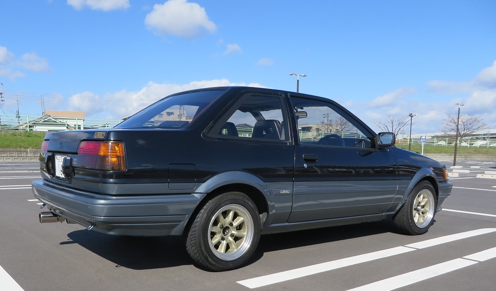 [個人出品]トヨタ・カローラレビン/ 大人の86 黒銀オリジナル/ 検R3年5月 走行少9.7万キロ実走/ エアコンプ新/ S62最終後期 ...