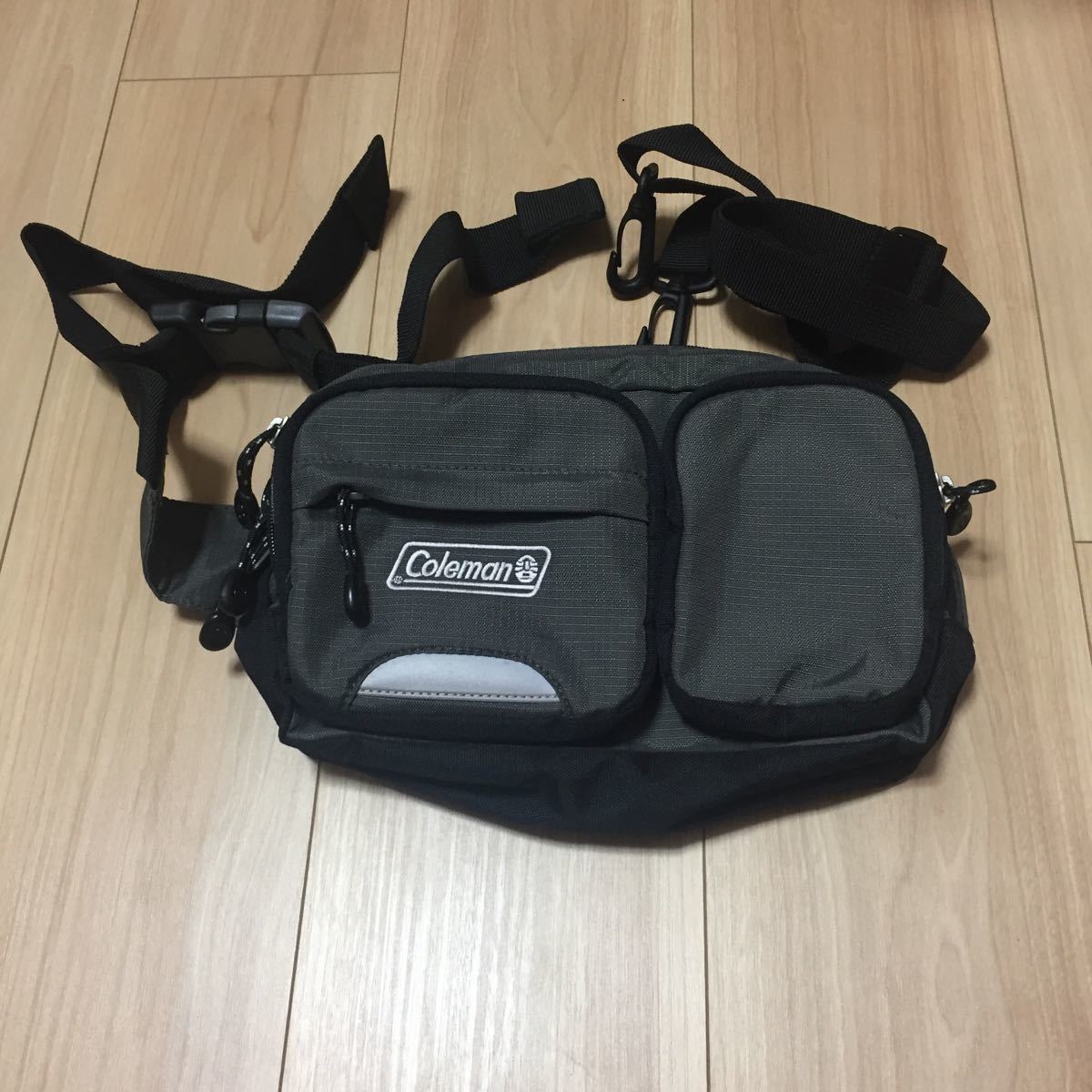 新品 Coleman ウエストバッグ コールマン ボディバッグ ウエストポーチ グレー 黒色 未使用 アウトドア 海外旅行 ファスナー開閉で中身安心 軽量 の落札情報詳細 ヤフオク落札価格情報 オークフリー スマートフォン版