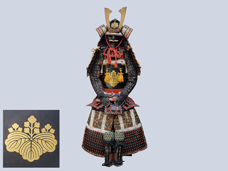 豪商旧家蔵出 五三桐家紋入大鎧 時代甲冑 二枚胴具足 大袖大身鎧 前立 陣羽織 豪商旧家蔵出 五三桐家紋入大鎧 時代甲冑 二枚胴具足 大袖大身鎧 前立