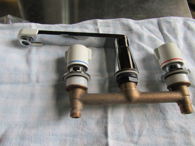 Panasonic デッキ水栓(埋込式水栓) KVK KM83(Z) 美品！KVK☆KM83(Z)☆埋込2ハンドル混合栓☆浴槽用☆2ハンドルの落札
