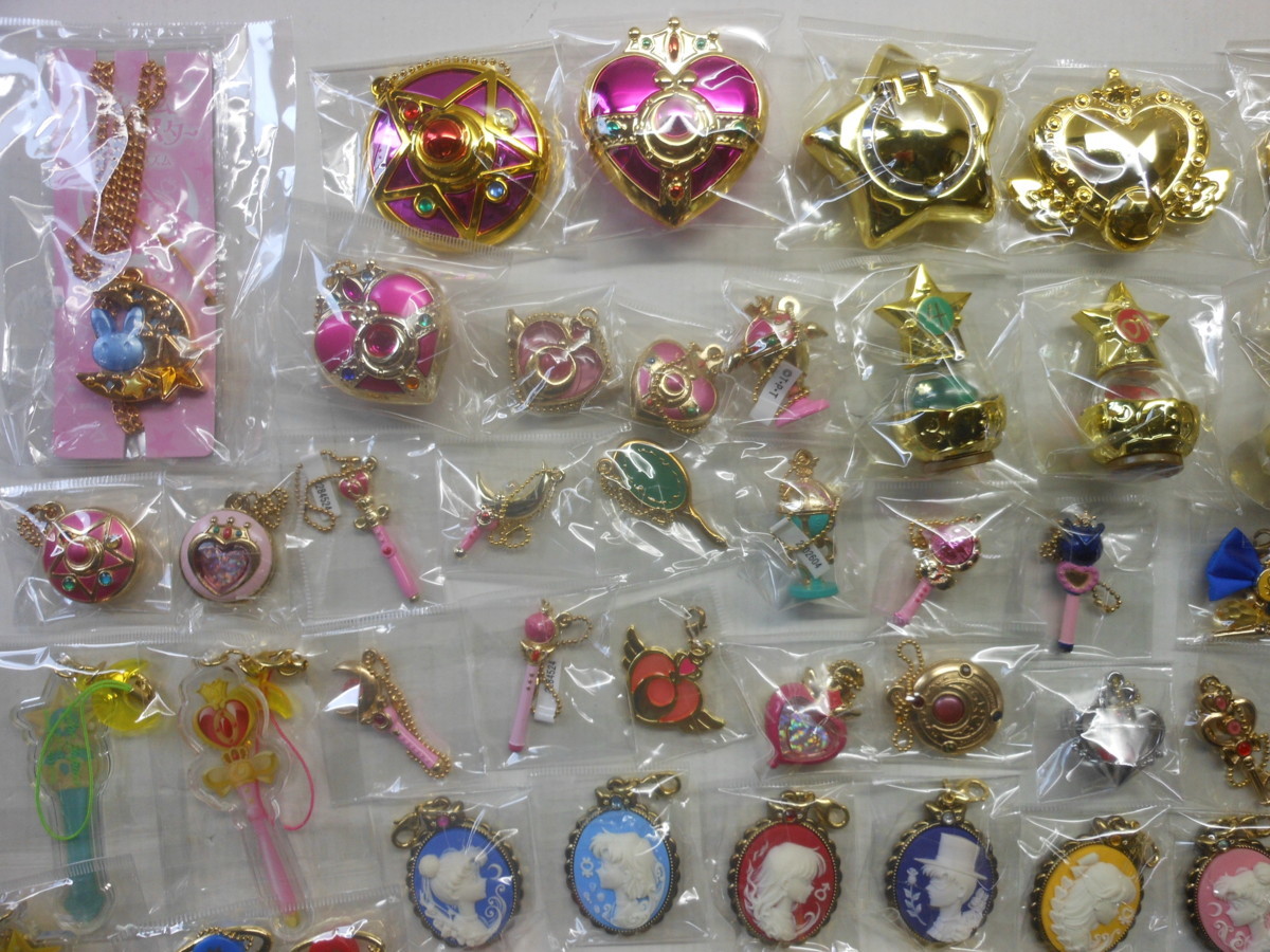 現状品 美少女戦士セーラームーン 変身アイテム 聖杯 ボールチェーンキーホルダーなど 大量まとめ の落札情報詳細 ヤフオク落札価格情報 オークフリー スマートフォン版
