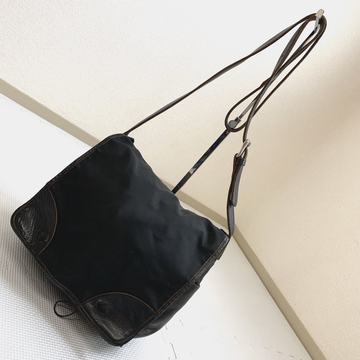 高級紳士鞄 Orobianco オロビアンコ Vera Pelle ベラペレ ショルダーバック 斜め掛け鞄 ワンショルダー メンズ 黒 ブラック 人気 の落札情報詳細 ヤフオク落札価格情報 オークフリー スマートフォン版